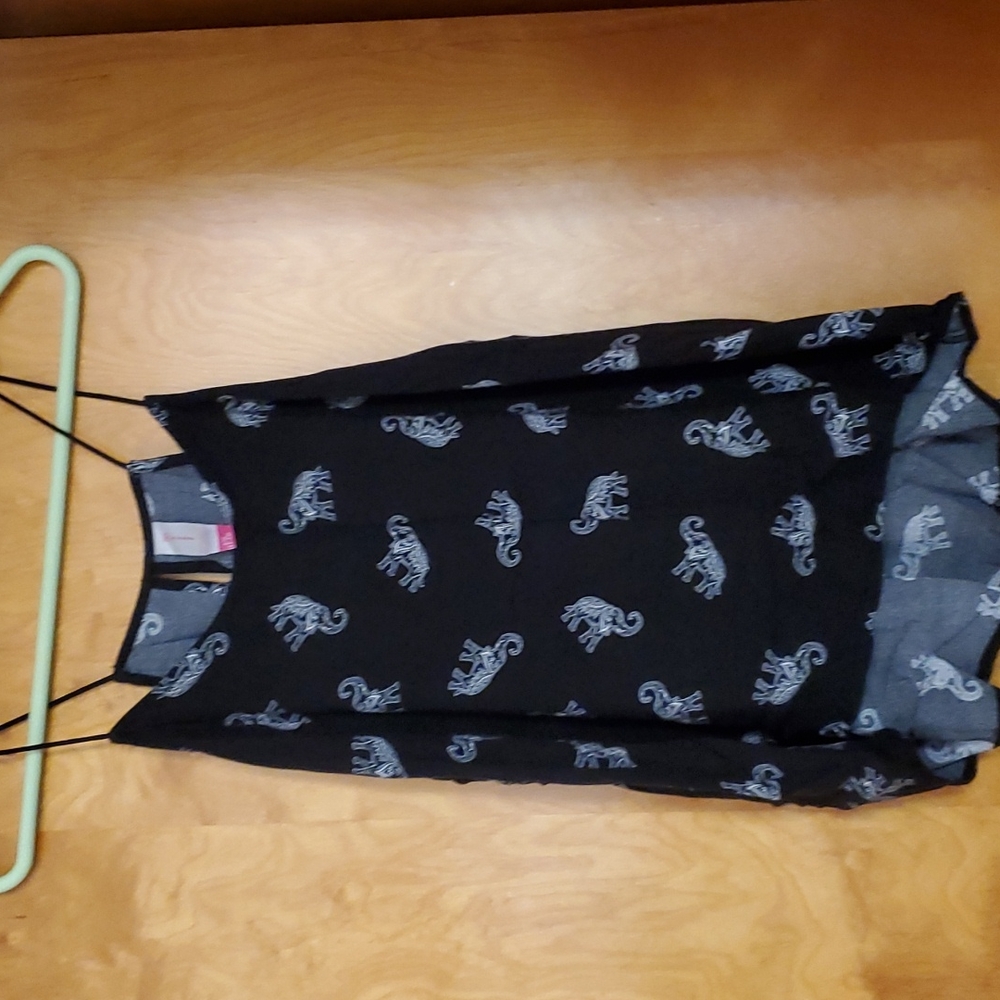 No boundaries elephant tank top. Black with white elephants. Size large